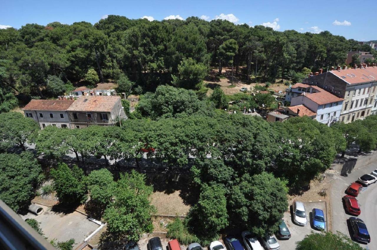 Pietas Iulia Apartment Pula Bagian luar foto