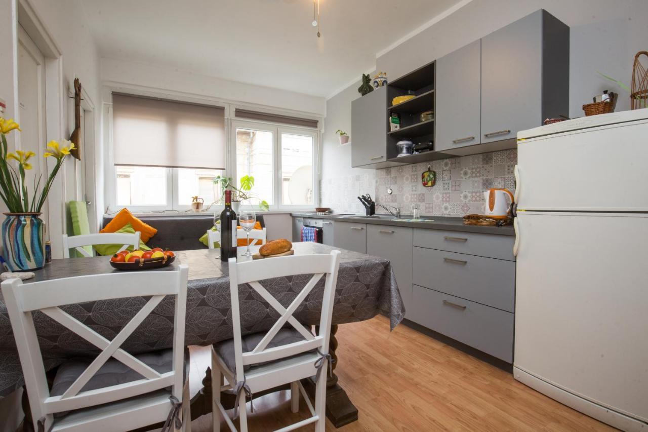 Pietas Iulia Apartment Pula Bagian luar foto