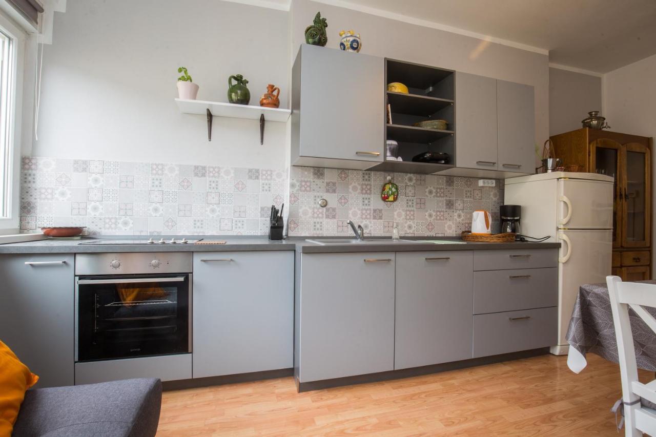 Pietas Iulia Apartment Pula Bagian luar foto
